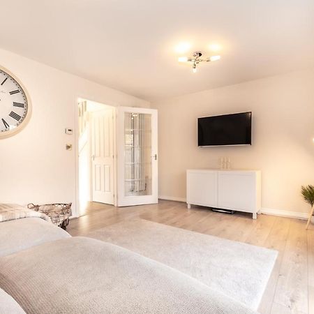 Cheerful 3 Bedroom House - Sleeps 7 Alwalton Экстерьер фото