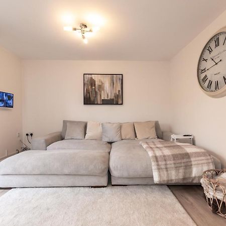 Cheerful 3 Bedroom House - Sleeps 7 Alwalton Экстерьер фото