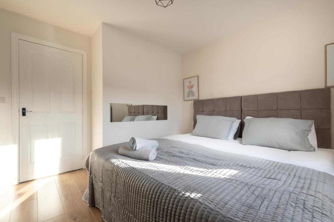 Cheerful 3 Bedroom House - Sleeps 7 Alwalton Экстерьер фото