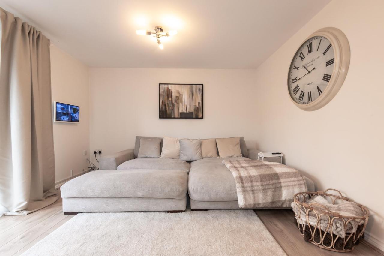 Cheerful 3 Bedroom House - Sleeps 7 Alwalton Экстерьер фото