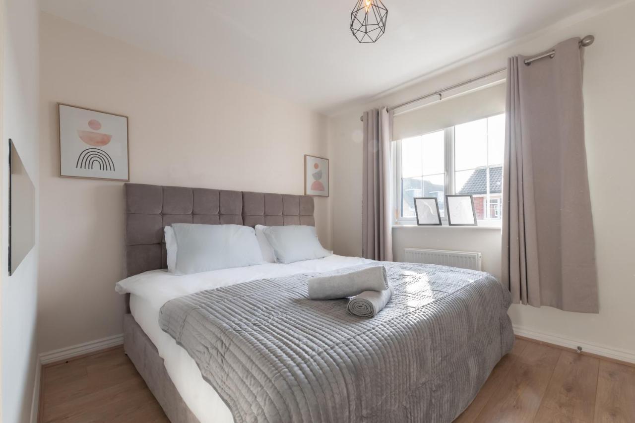 Cheerful 3 Bedroom House - Sleeps 7 Alwalton Экстерьер фото