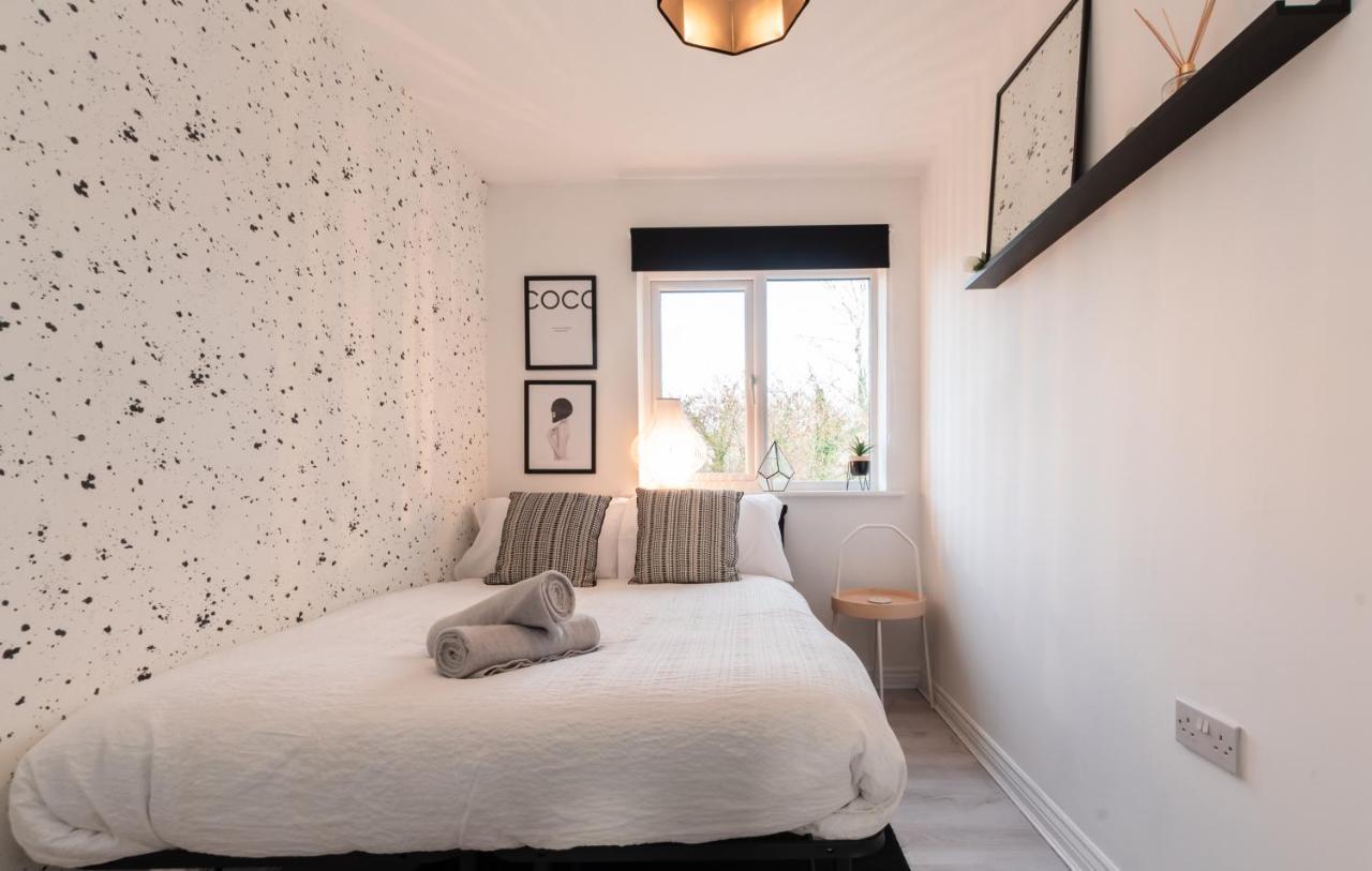 Cheerful 3 Bedroom House - Sleeps 7 Alwalton Экстерьер фото