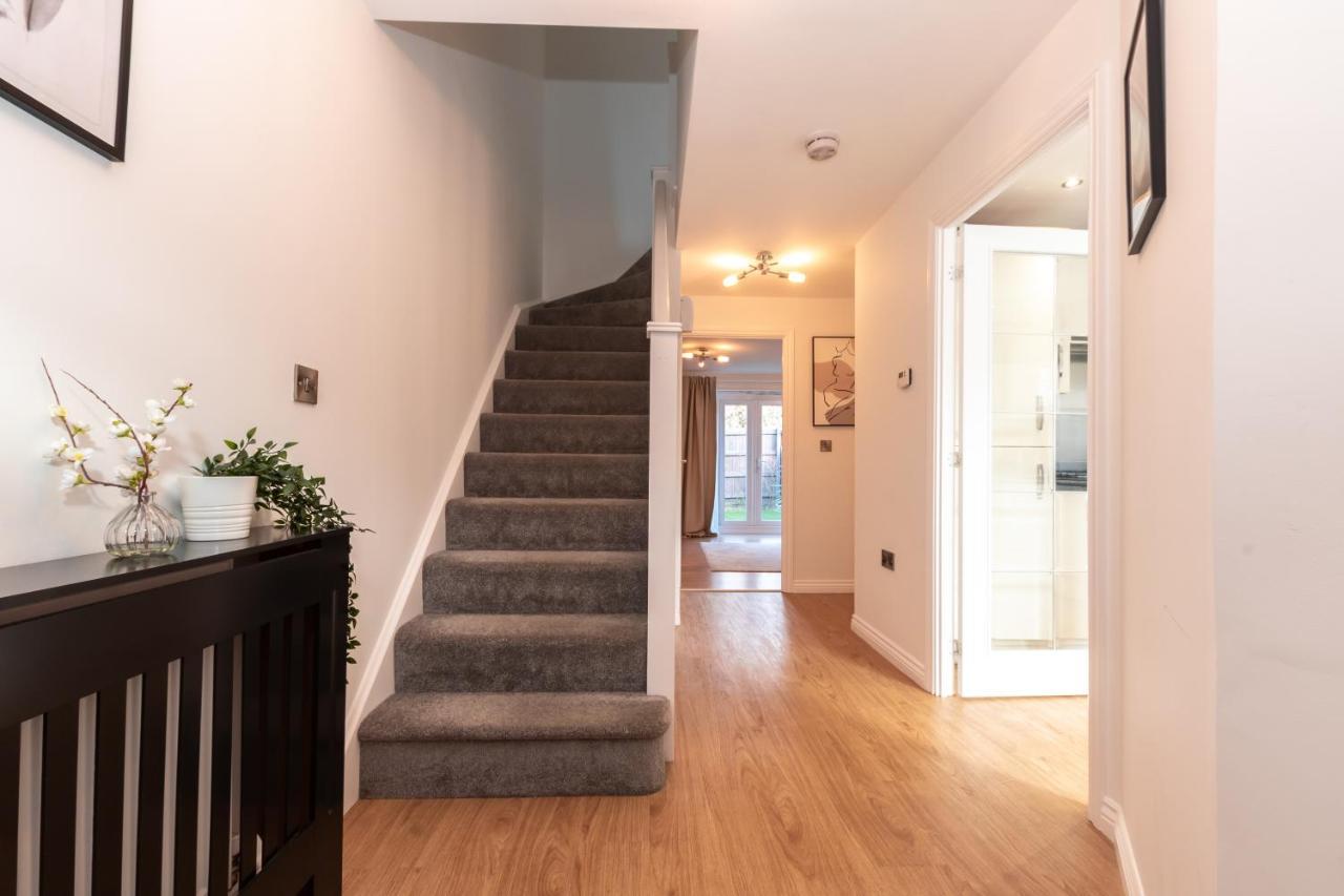 Cheerful 3 Bedroom House - Sleeps 7 Alwalton Экстерьер фото