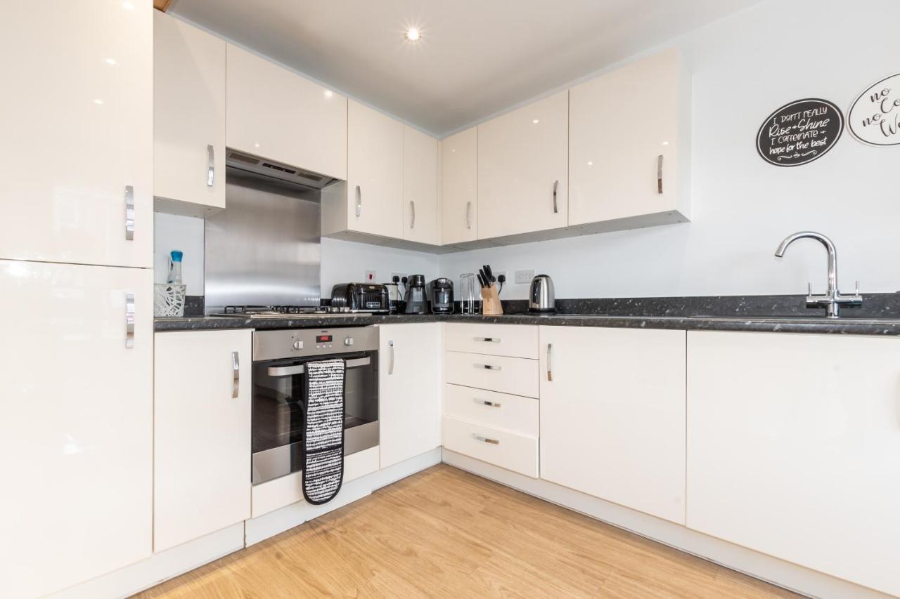 Cheerful 3 Bedroom House - Sleeps 7 Alwalton Экстерьер фото