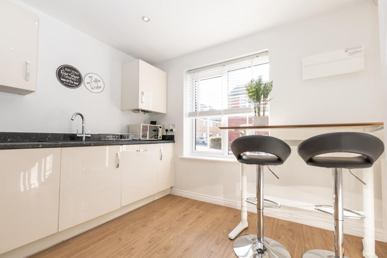 Cheerful 3 Bedroom House - Sleeps 7 Alwalton Экстерьер фото
