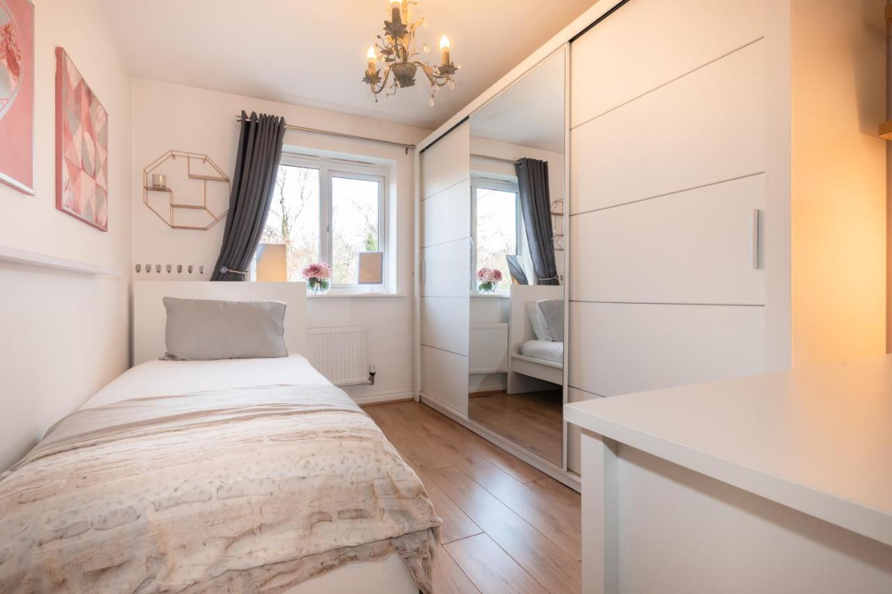 Cheerful 3 Bedroom House - Sleeps 7 Alwalton Экстерьер фото