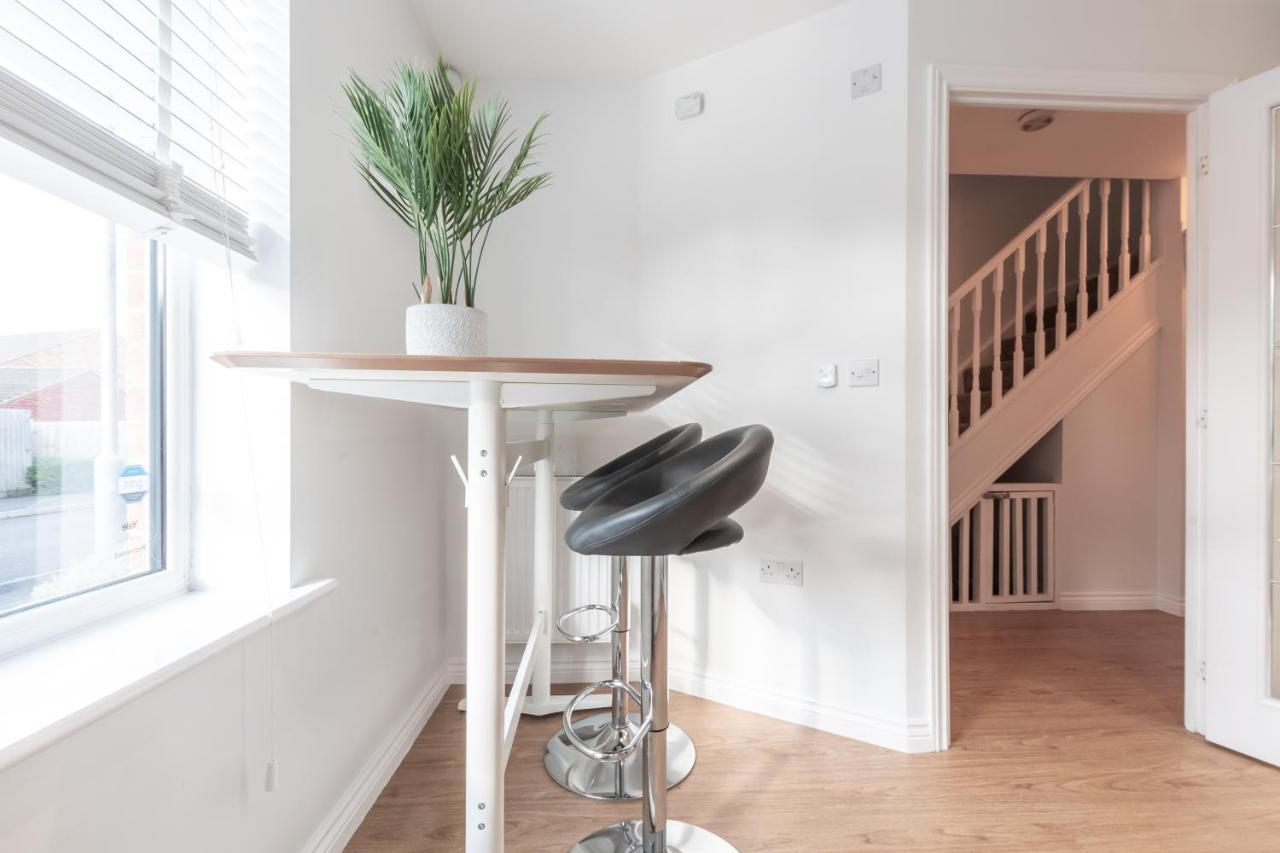 Cheerful 3 Bedroom House - Sleeps 7 Alwalton Экстерьер фото